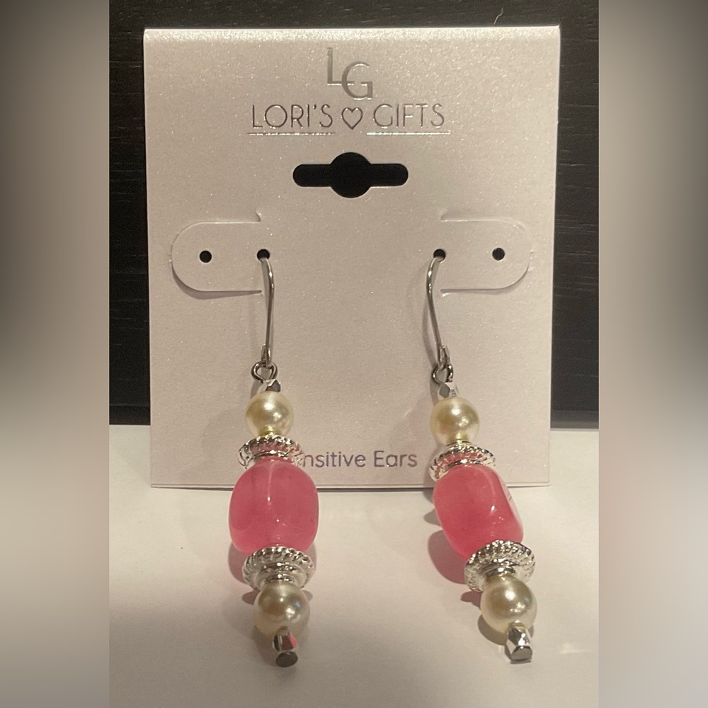 NWT Lori’s Gifts Sensitive Ears Pink Bead Dangle Earrings #1028